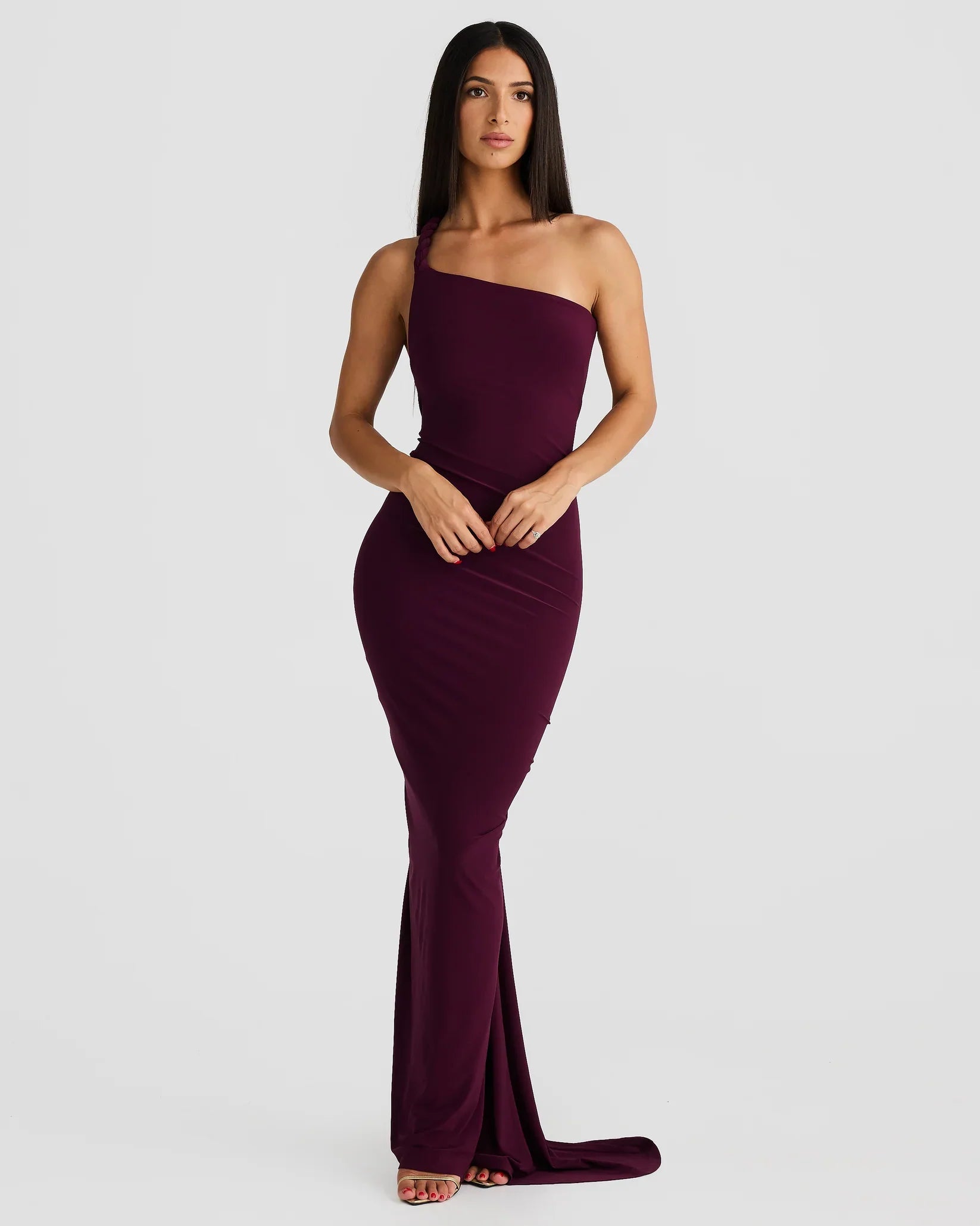 Alina – The Silhouette-Sculpting Evening Gown