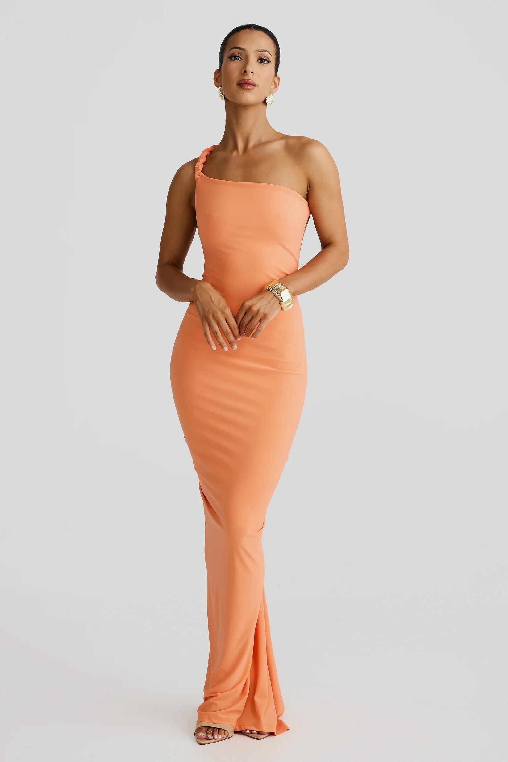 Alina – The Silhouette-Sculpting Evening Gown