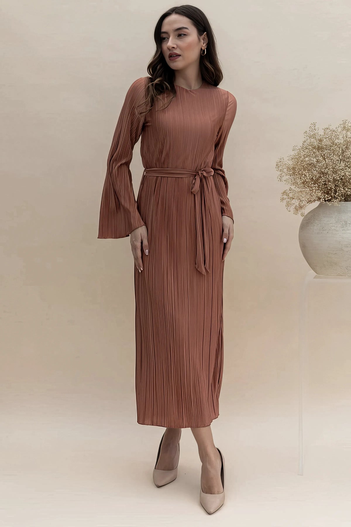 Anastasy – The Elegant Pleats Muse