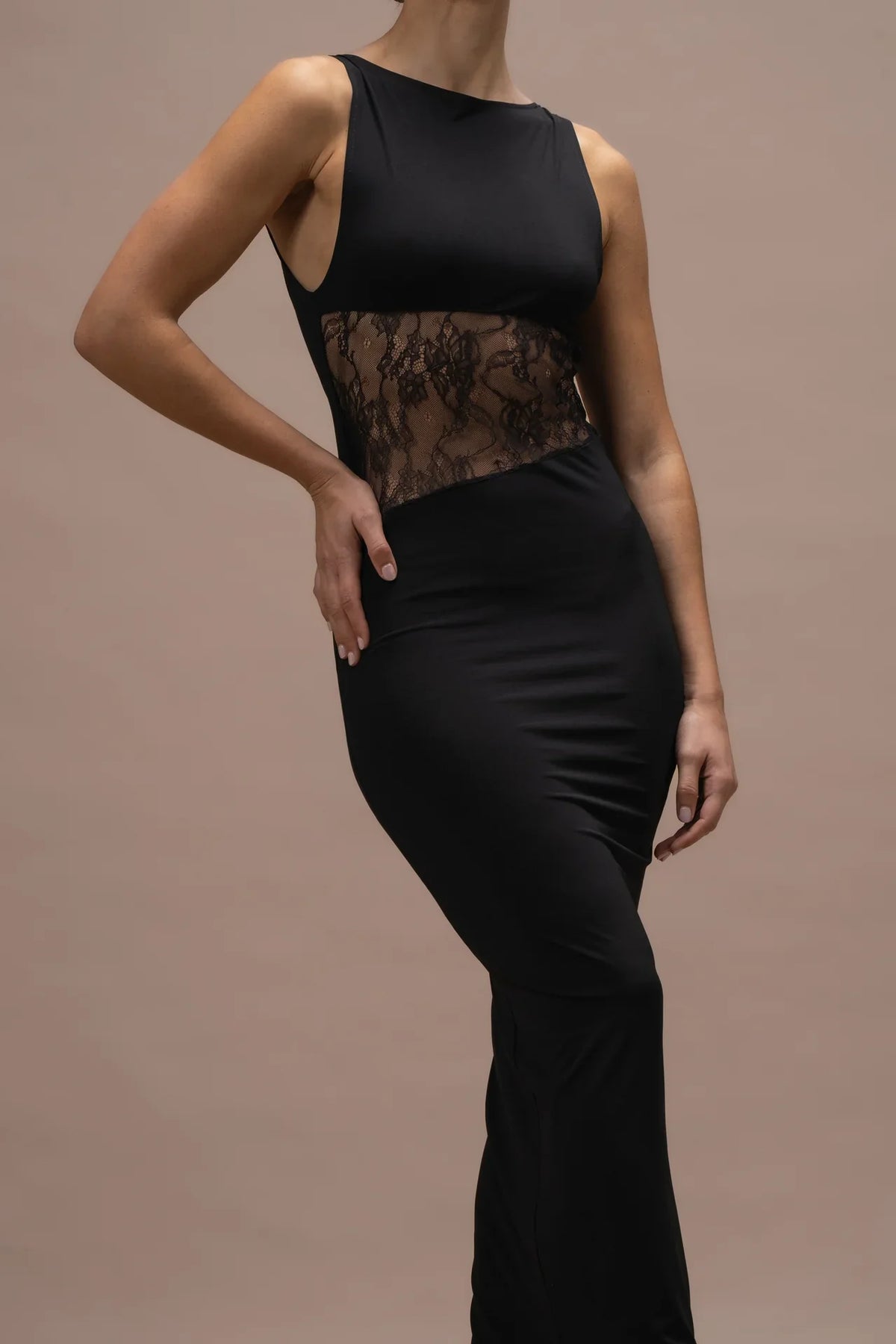 Inès – The Silhouette Whisper Dress