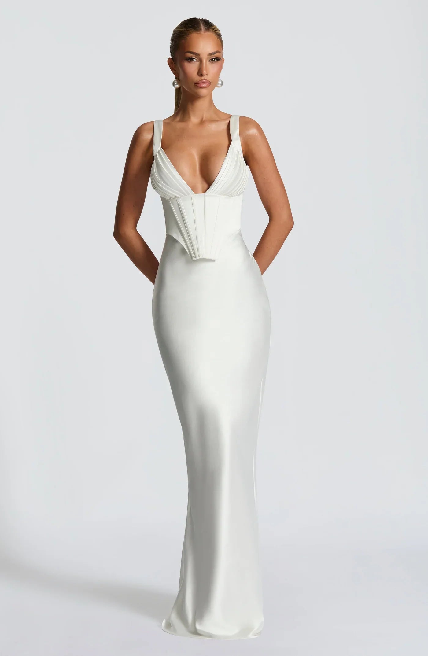 Selena – The Sculpted Hourglass Gown