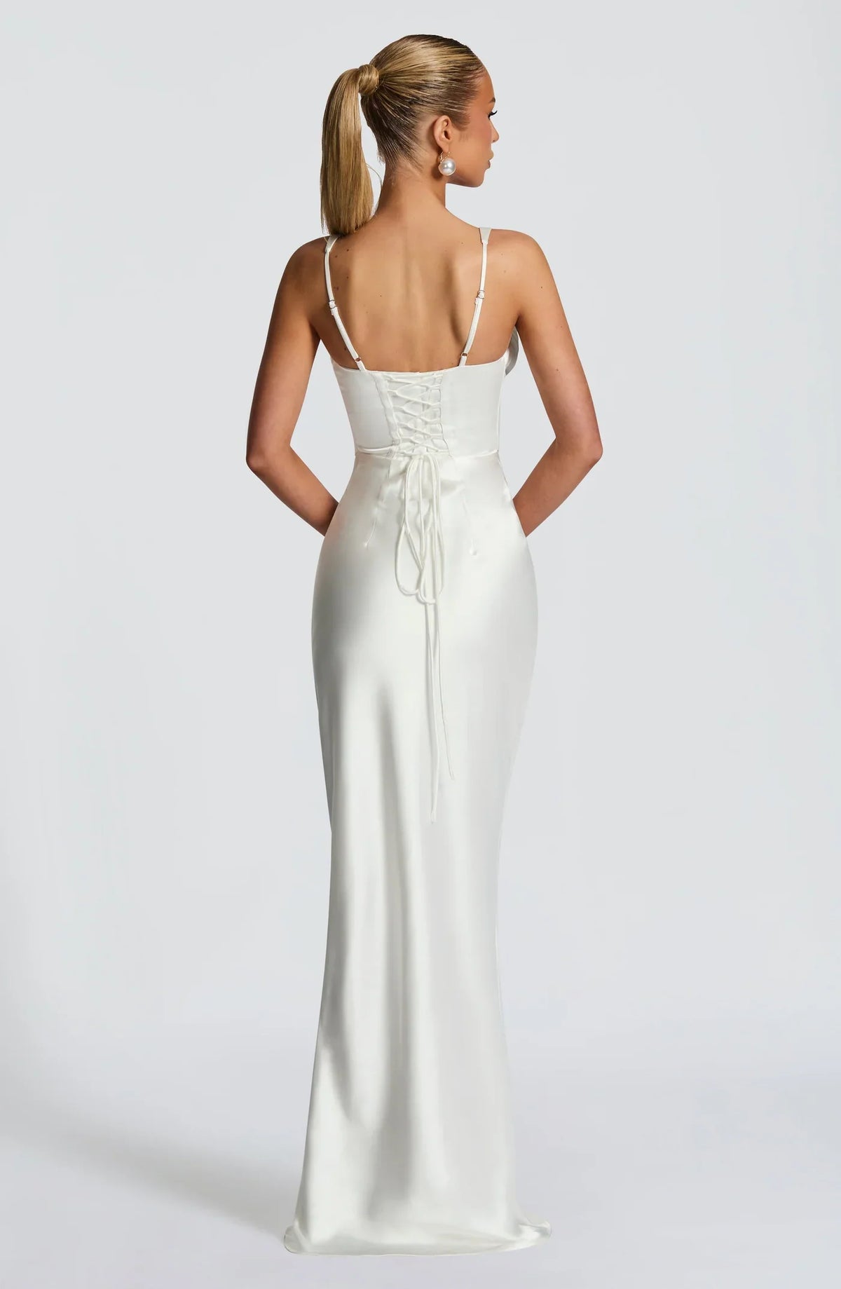 Selena – The Sculpted Hourglass Gown