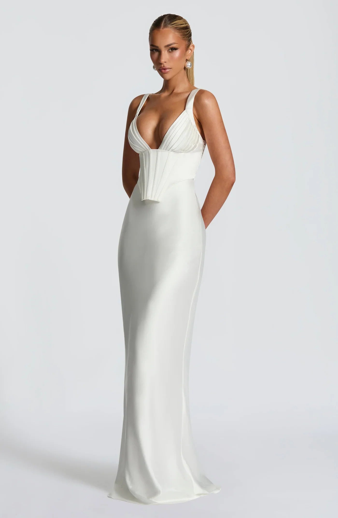 Selena – The Sculpted Hourglass Gown