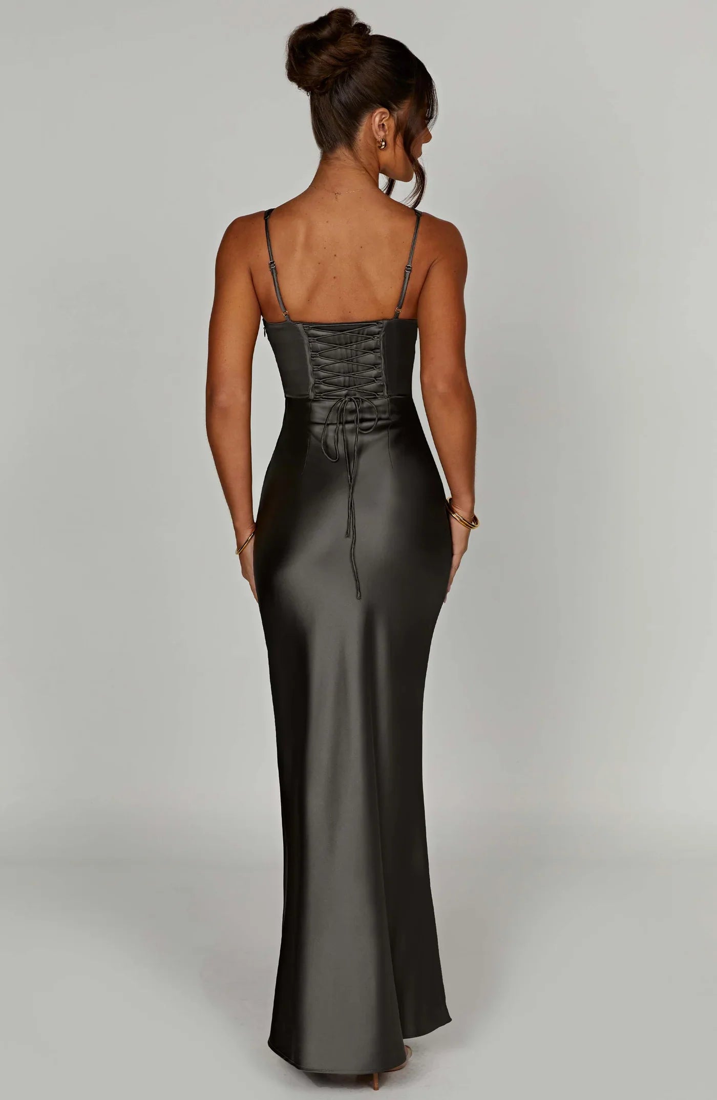 Selena – The Sculpted Hourglass Gown