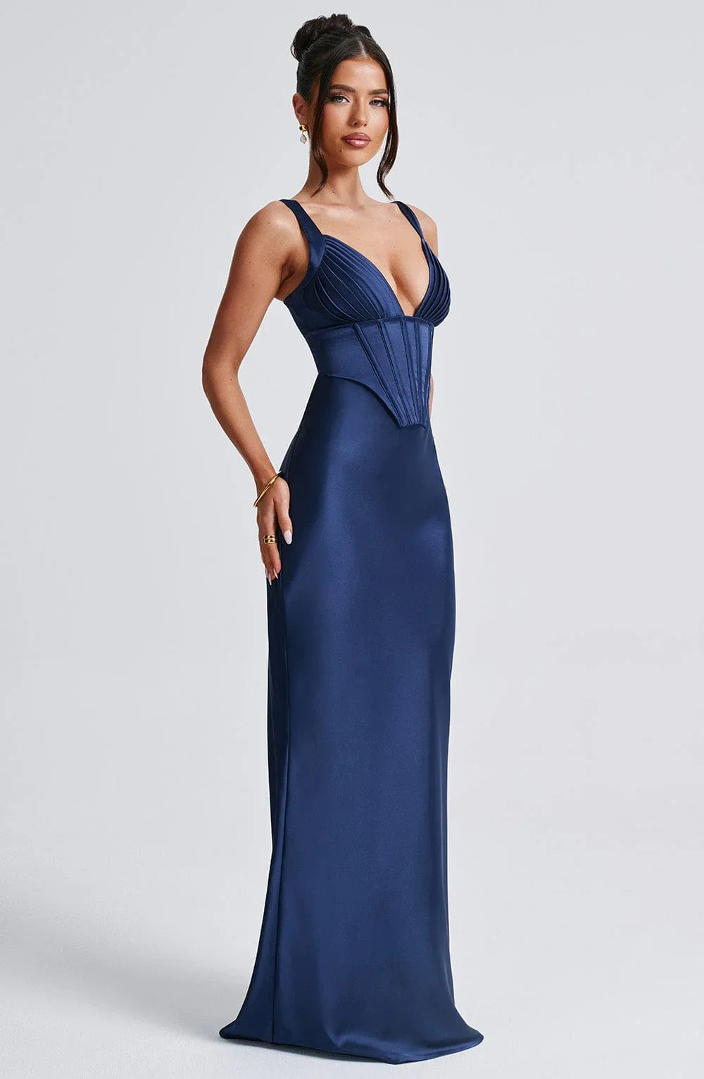 Selena – The Sculpted Hourglass Gown