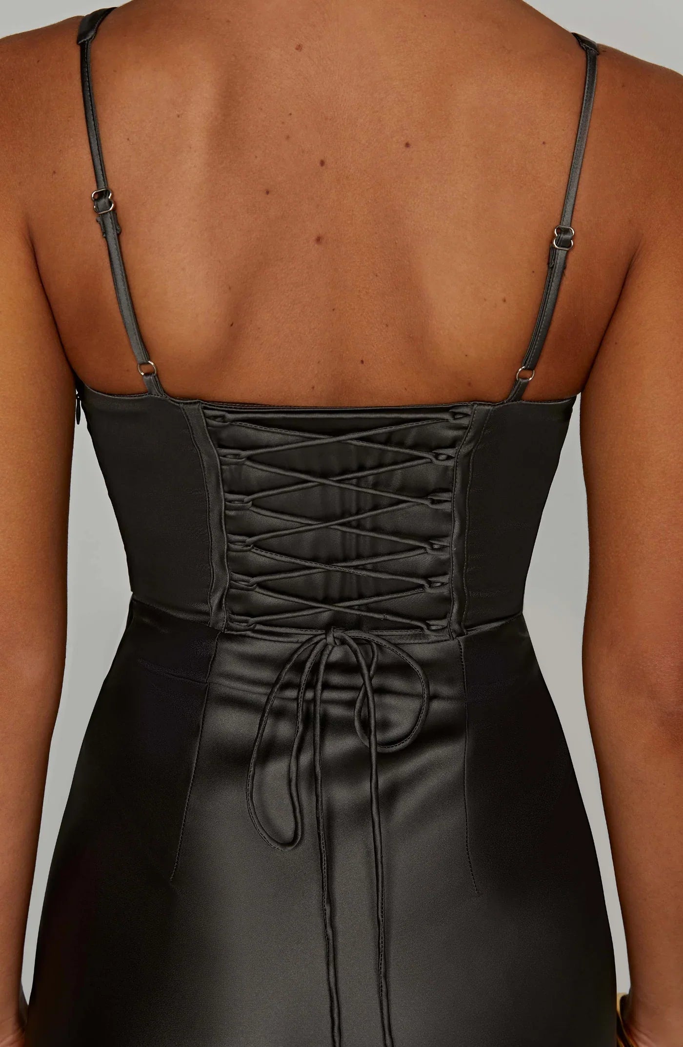 Selena – The Sculpted Hourglass Gown