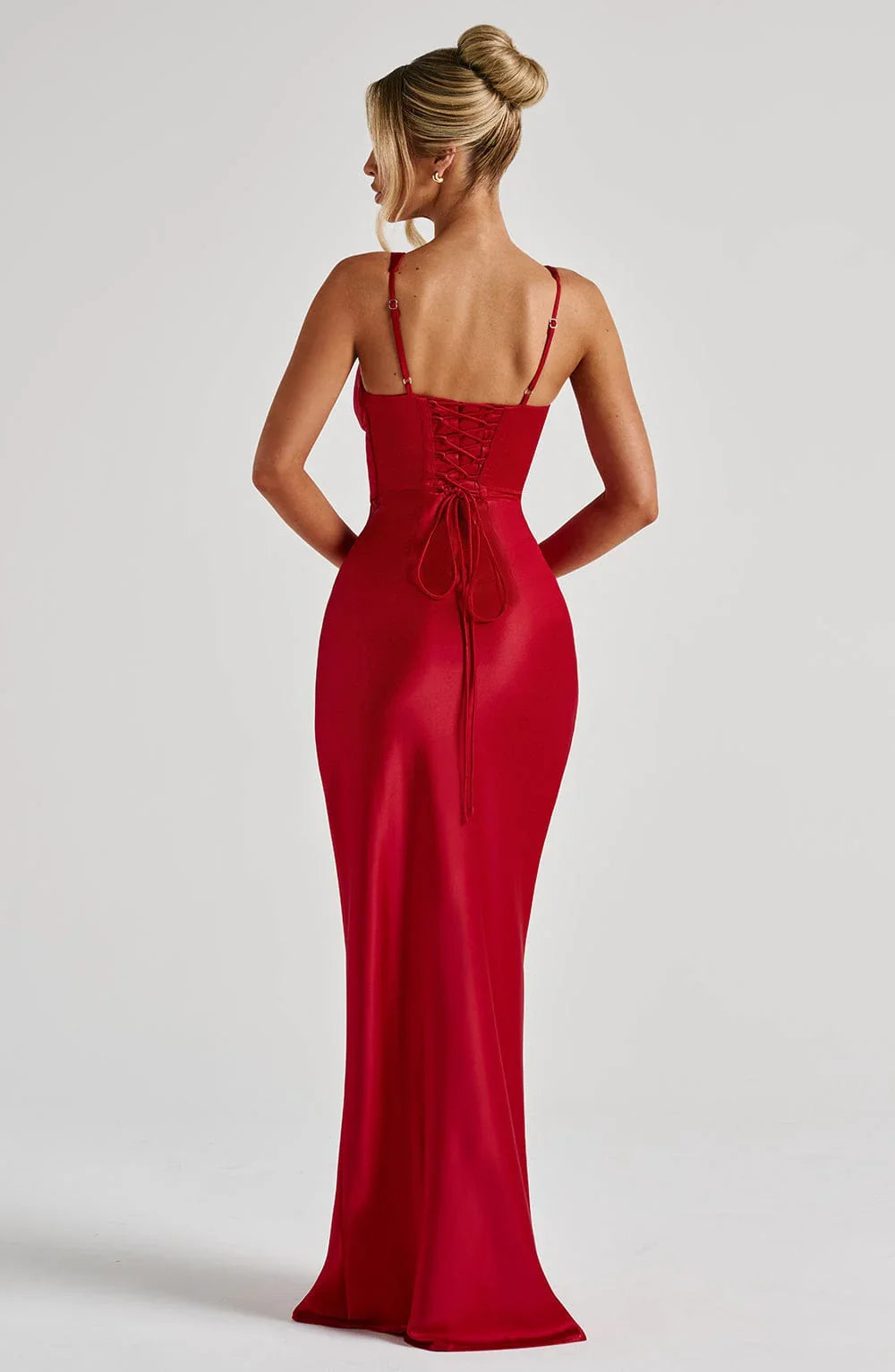 Selena – The Sculpted Hourglass Gown