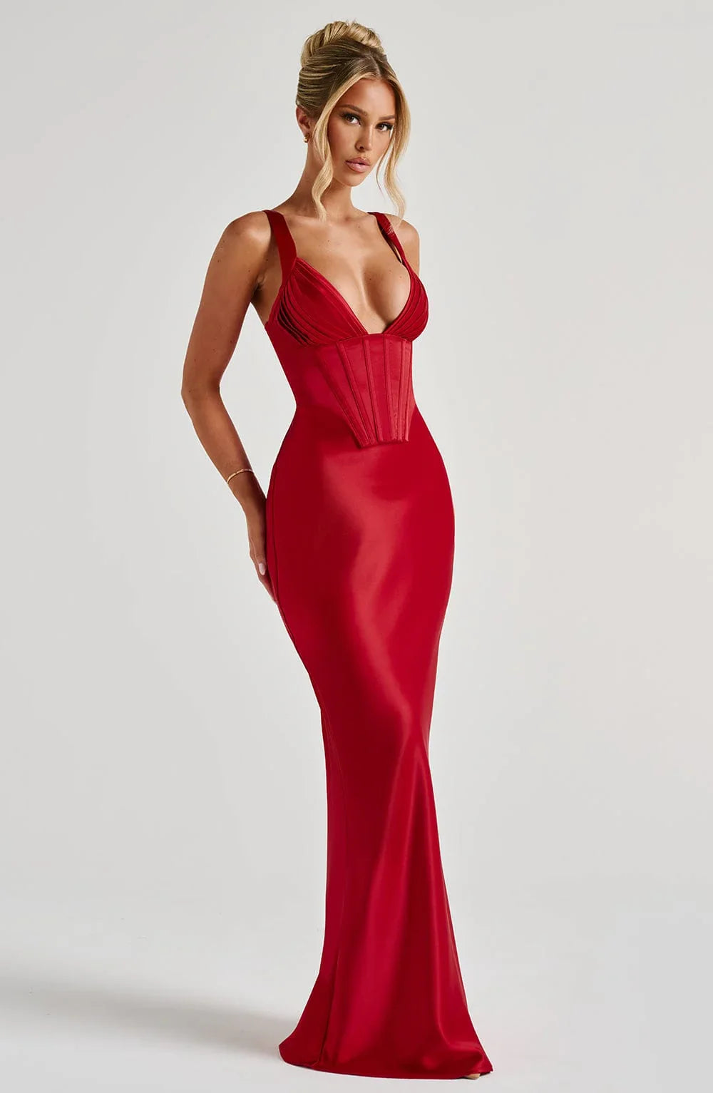 Selena – The Sculpted Hourglass Gown