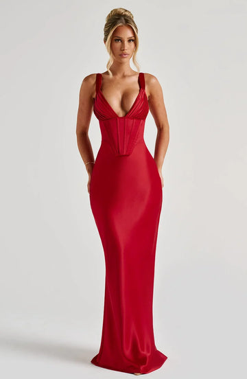 Selena – The Sculpted Hourglass Gown