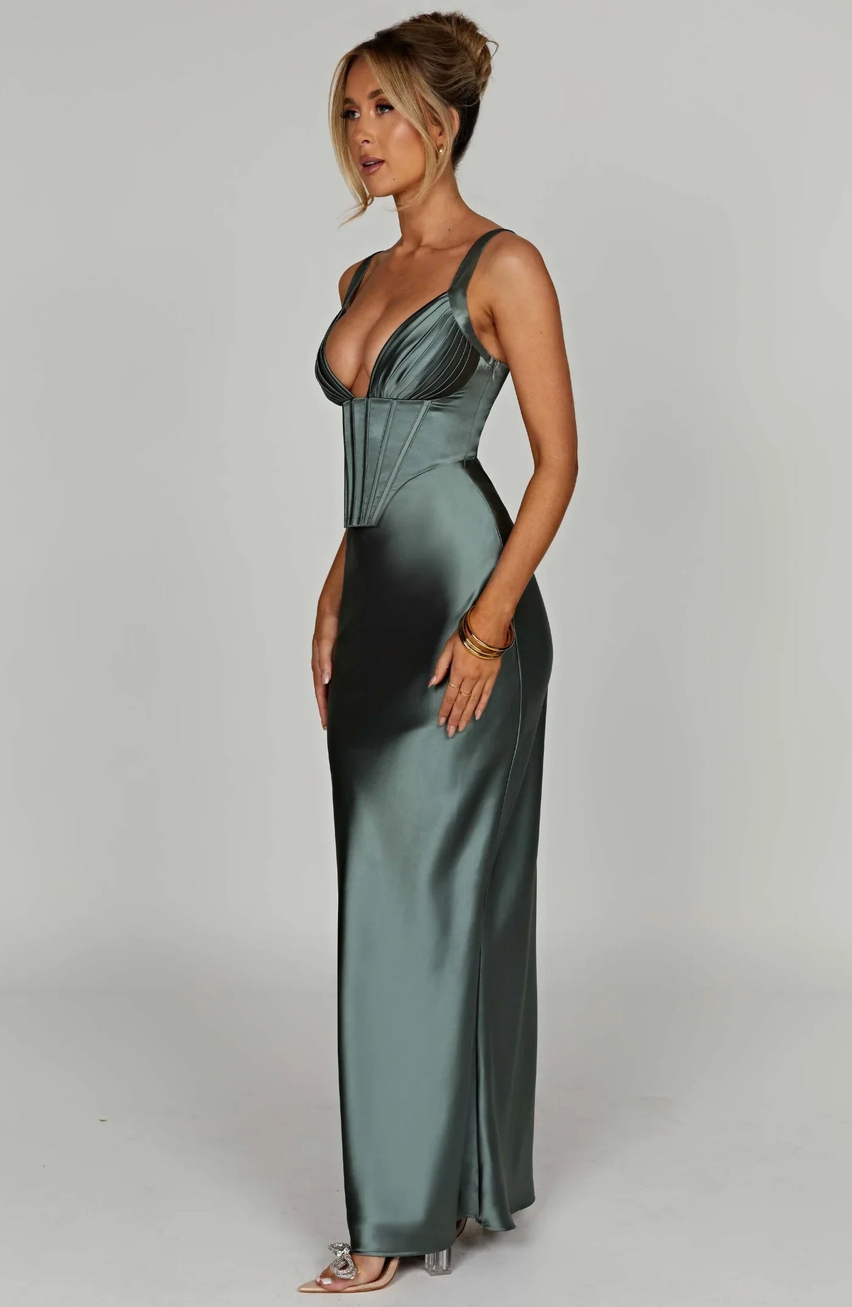 Selena – The Sculpted Hourglass Gown