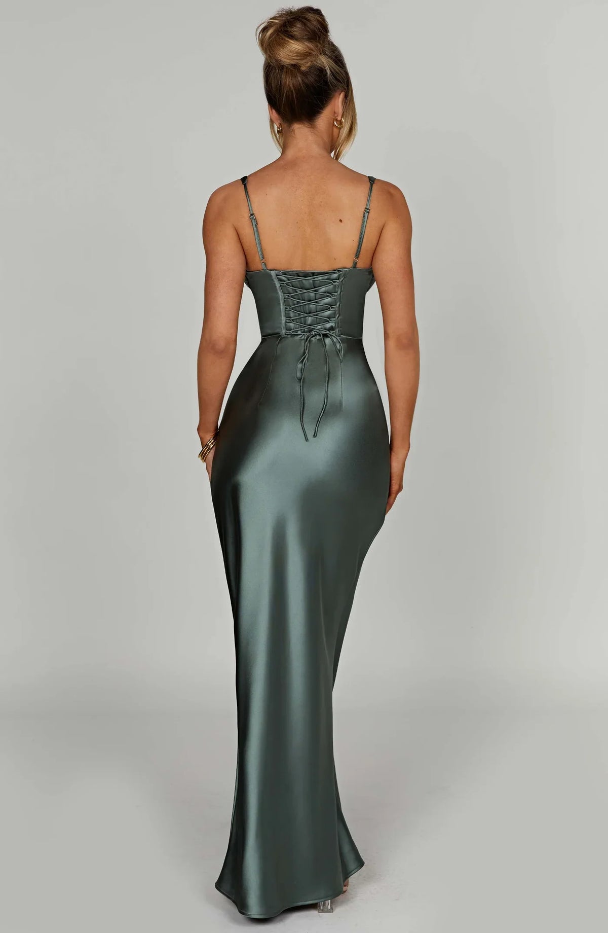Selena – The Sculpted Hourglass Gown