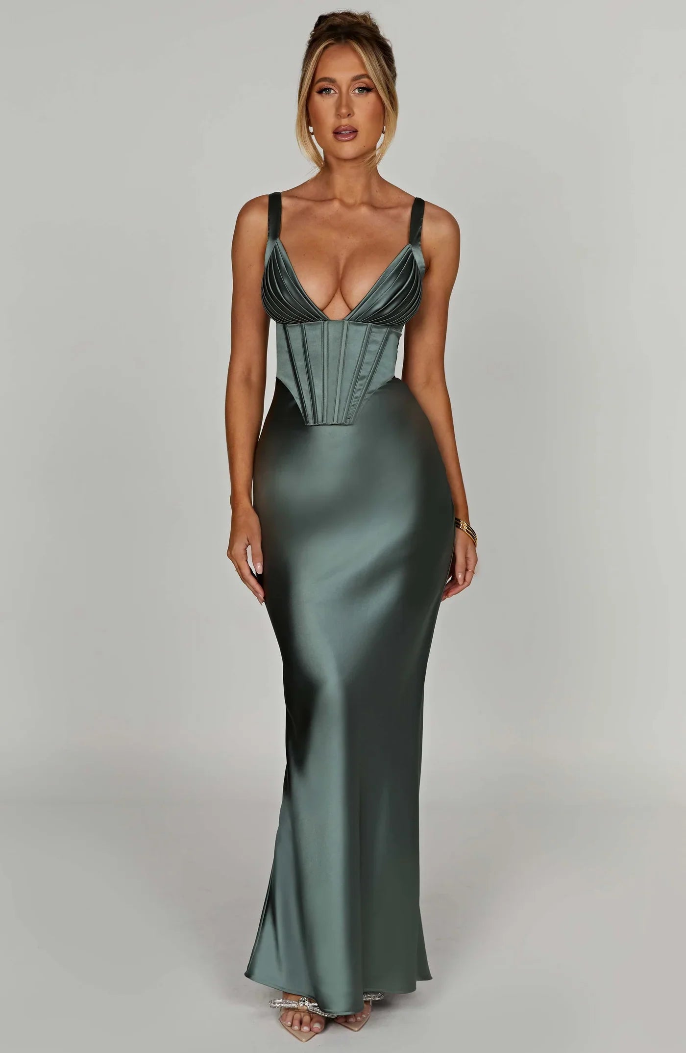 Selena – The Sculpted Hourglass Gown